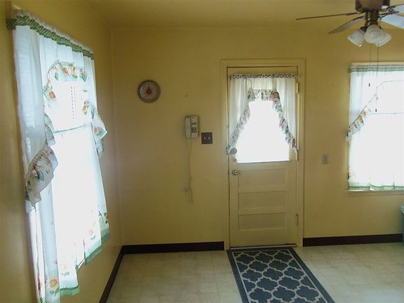 4th image of 2811 Westmoor St