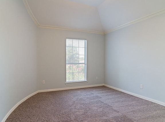 5th image of 3305 Edwards Dr