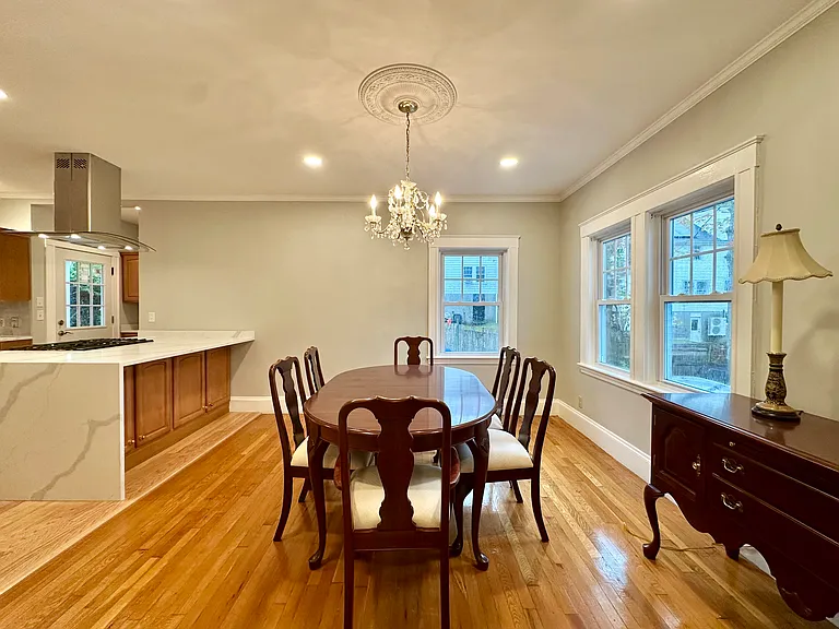 492 Lowell Ave — Photo 5