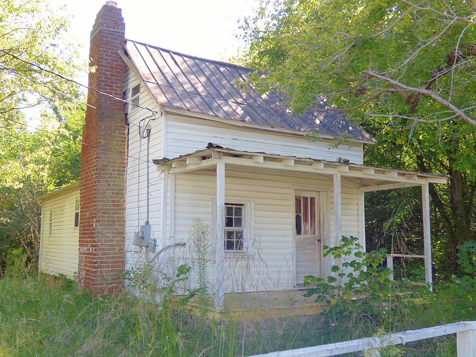 2nd image of 1061 Memorial Dr