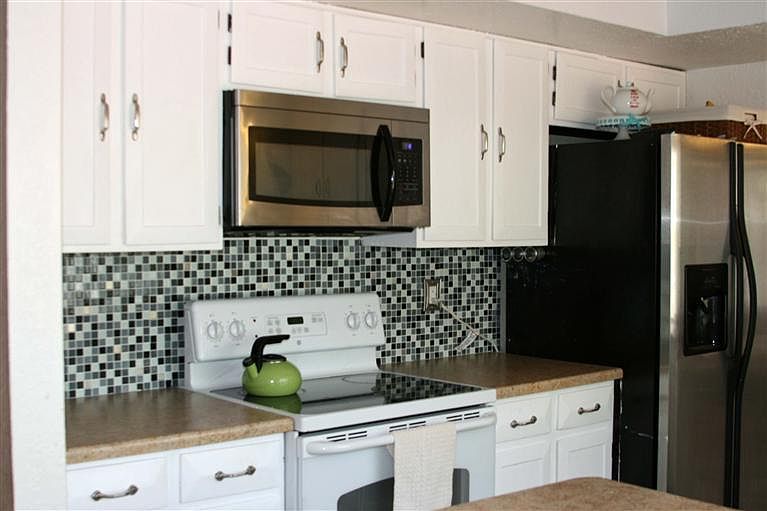 1st image of 6620 Lafving St NE