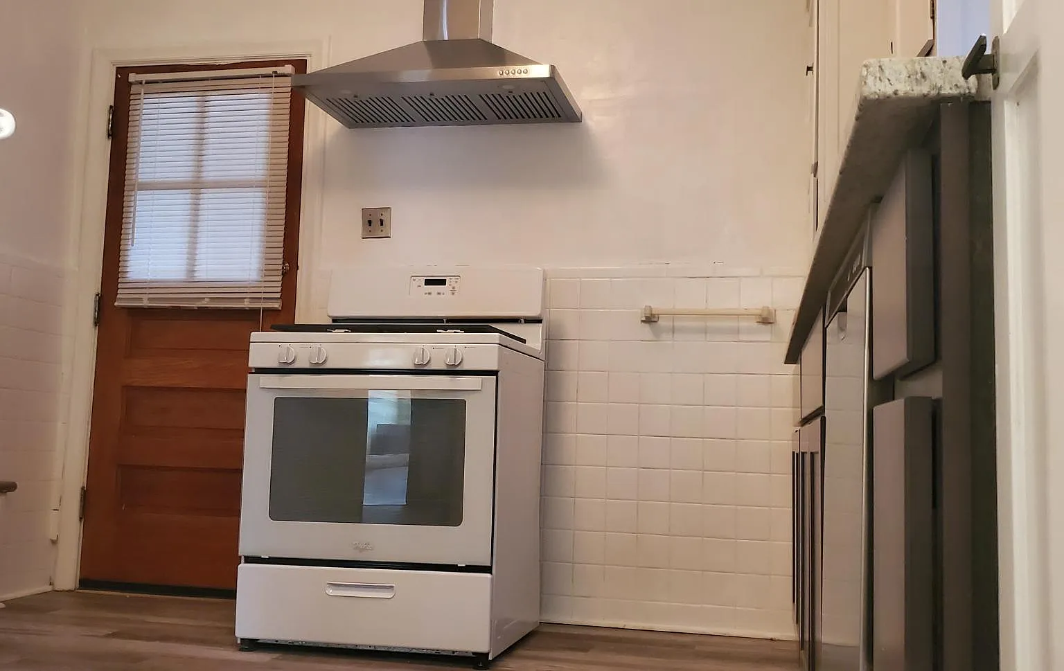 4945 Devonshire Ave — Photo 3