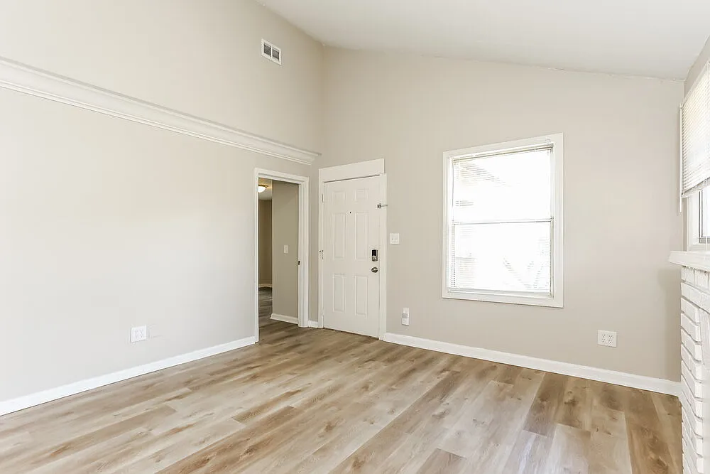 3 bed, 1.0 bath, 1030 sqft, $1,795 — Photo 3