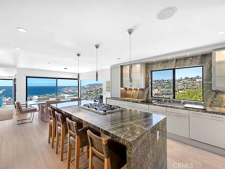 940 Summit Dr — Photo 14