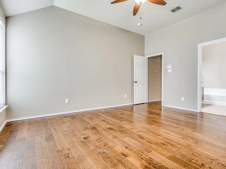 1301 Red River Dr — Photo 14
