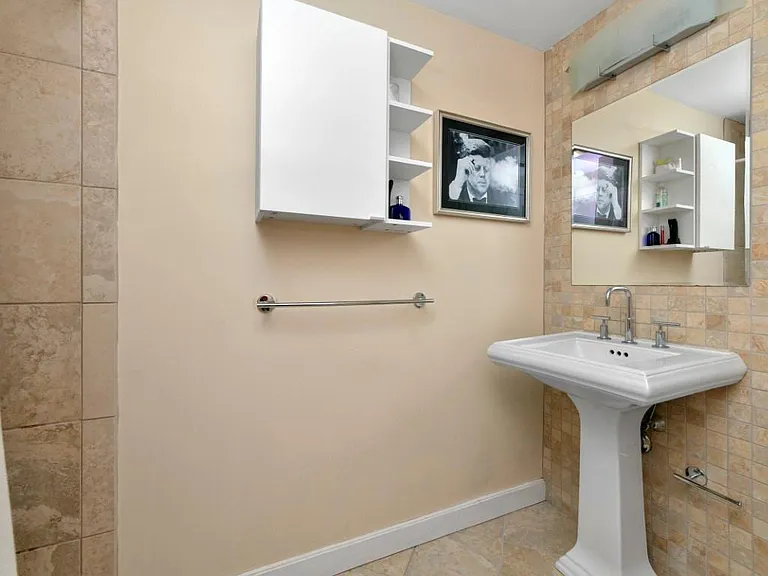 335 W 2nd St #7 — Photo 10