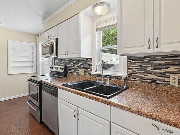 3rd image of 1010 Rose Pl