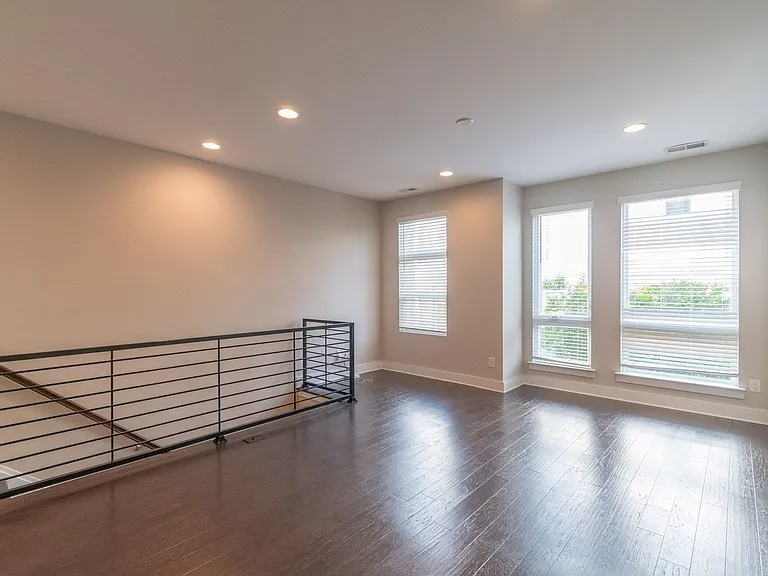 439 Southend Crossing Ln — Photo 9