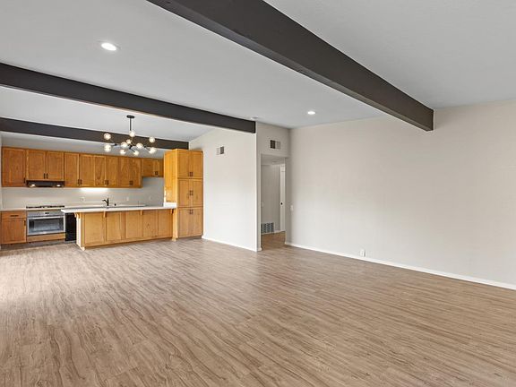 4th image of 1527 Brown Dr