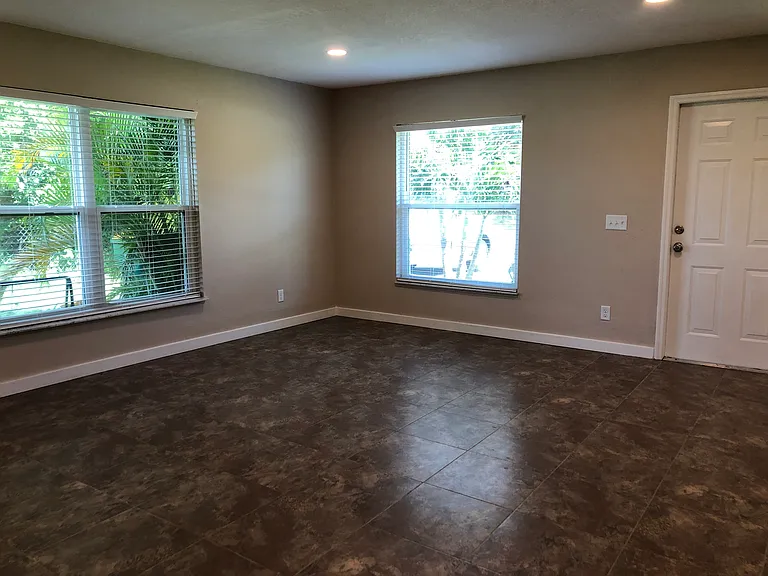 27250 Adams St #B — Photo 6