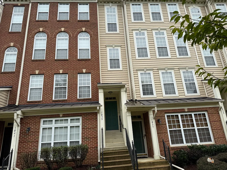 1039 Treeland Way #908
