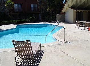 ( public swimming pool )