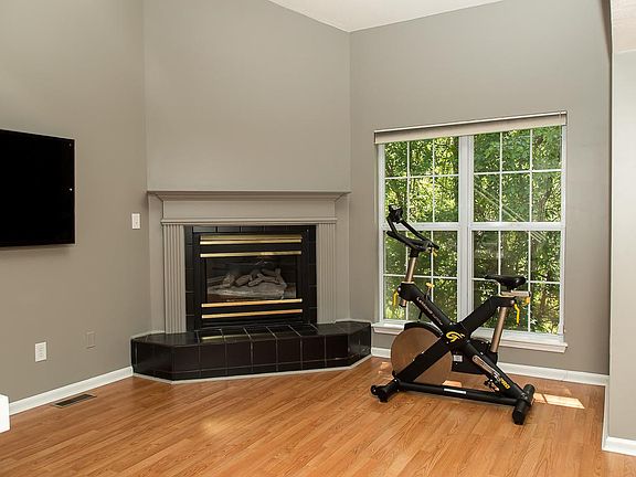 4th image of 1103 Island Woods Dr