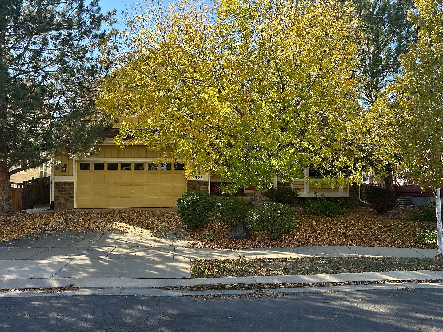 Spacious 4 bedroom + loft open floor plan former model home for rent in Frederick! — Photo 1