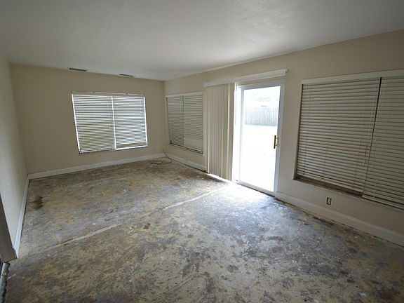 5th image of 224 SE Prima Vista Blvd