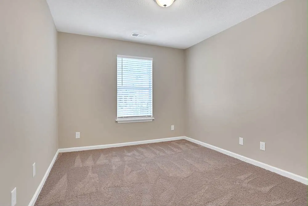 4 bed, 1574 sqft, $2,065 — Photo 4