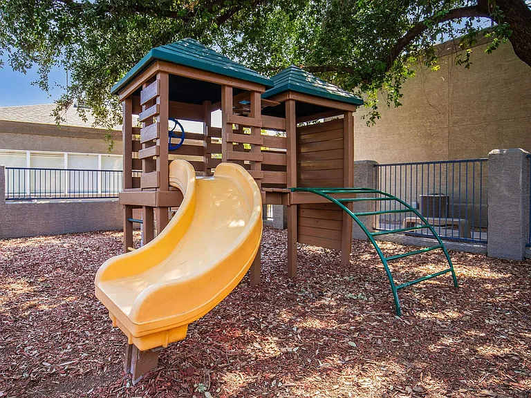 Palm Desert Apartments — Photo 15