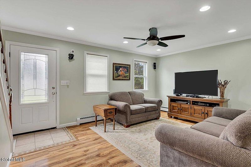 4th image of 1049 Helen Street