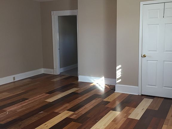3rd image of 555 Houston Oaks Dr