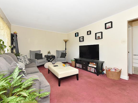 3rd image of 35 Briggs St