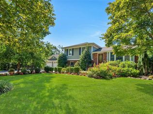 17 Meadow Lark Dr, East Northport, NY 11731