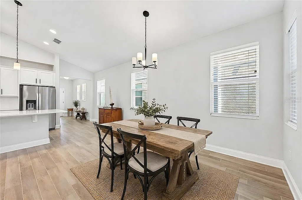 3 bed, 1603 sqft, $2,500 — Photo 3