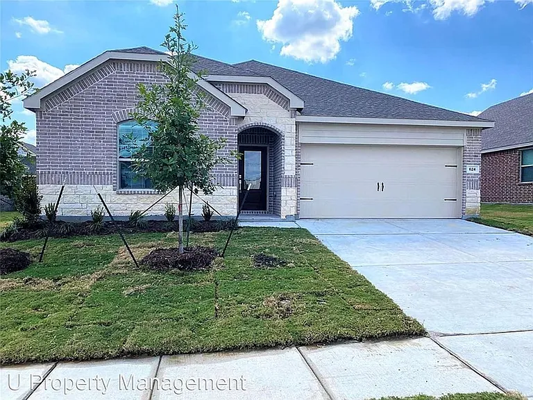 624 Fitzroy Ln — Photo 1