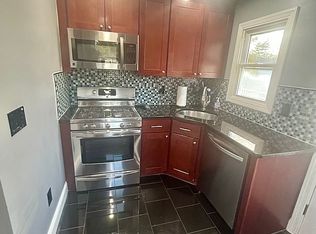 15 Pinehurst Rd, Farmingdale, NY 11735