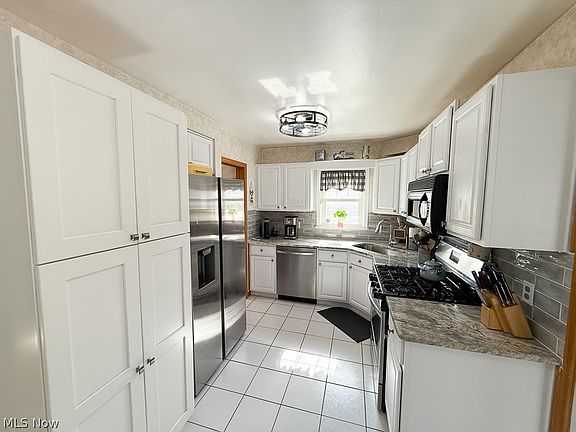 4th image of 1554 Rush Rd