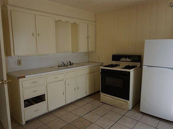 4th image of 2706 Avenue V #B