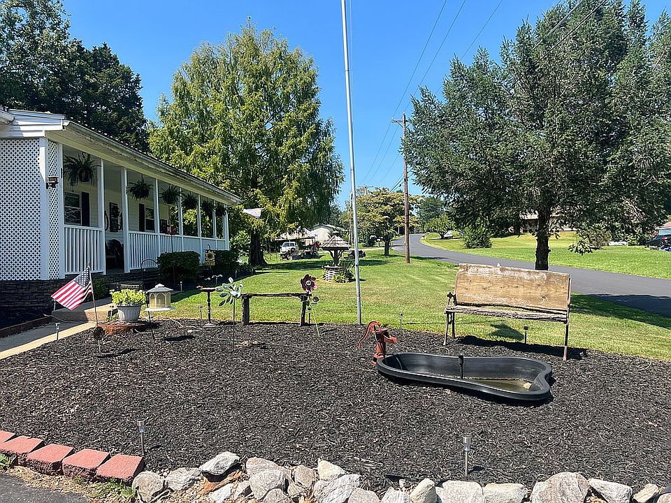 2nd image of 7869 Woodbine Rd