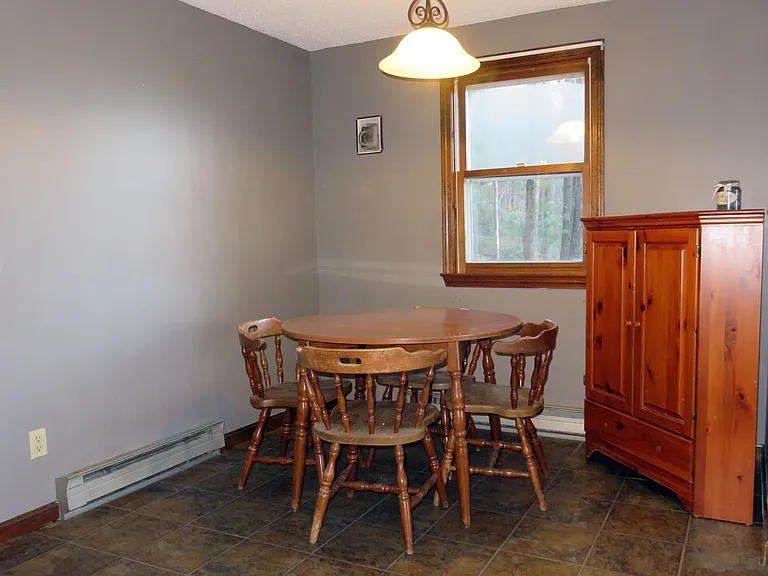 665 Memorial Dr — Photo 4