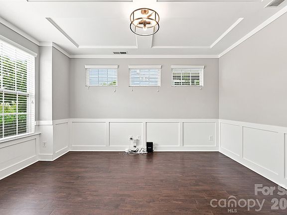 5th image of 2104 Woodward Ave