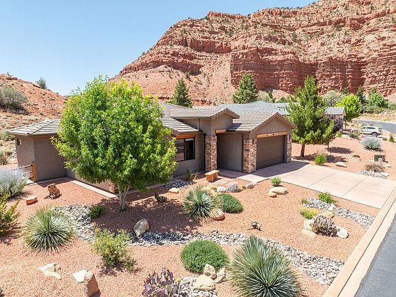3rd image of 474 NE Los Barrancos Ln