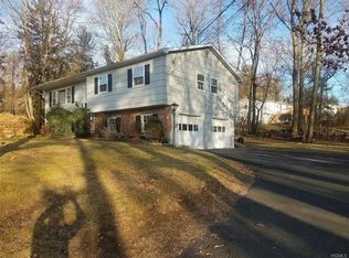 1 Larch Ct, Suffern, NY 10901