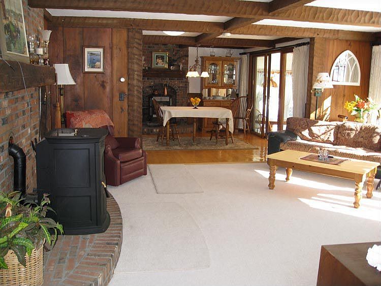 Open liiving room with pellet stove