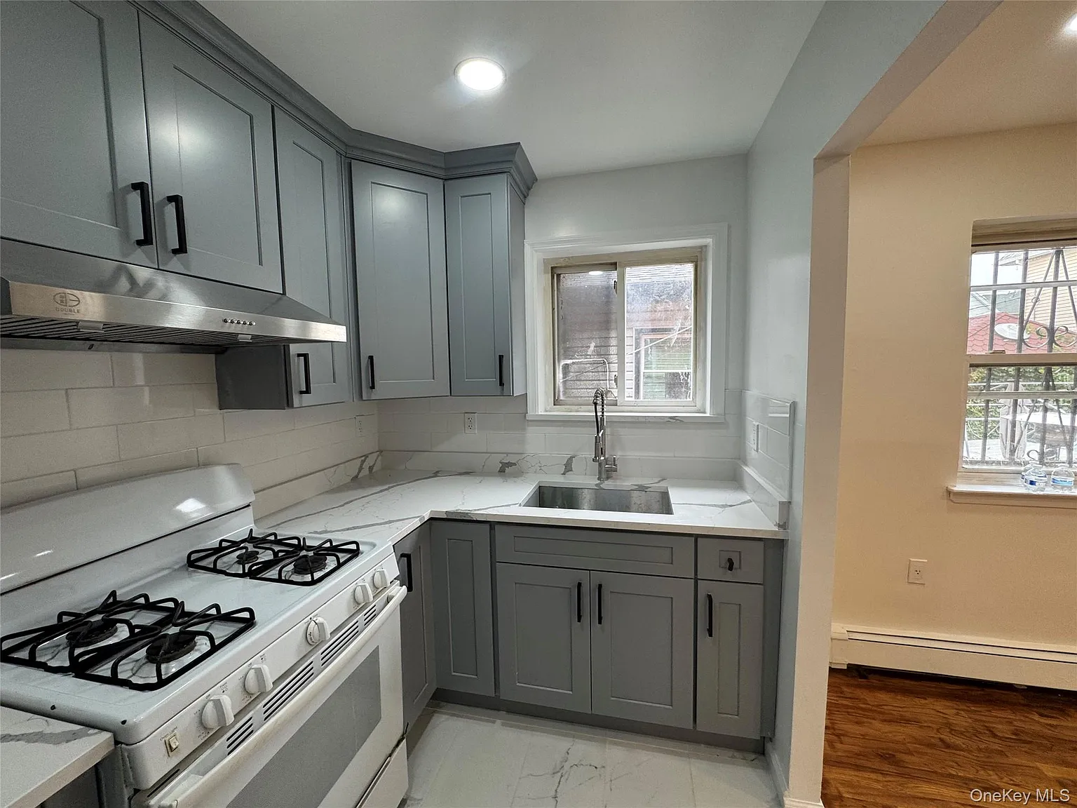 2 bed, 1.0 bath, 700 sqft, $2,900 — Photo 2