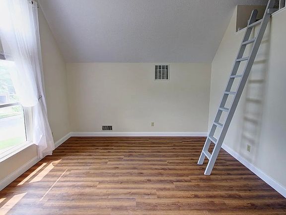 2nd image of 3335 E Covenanter Dr