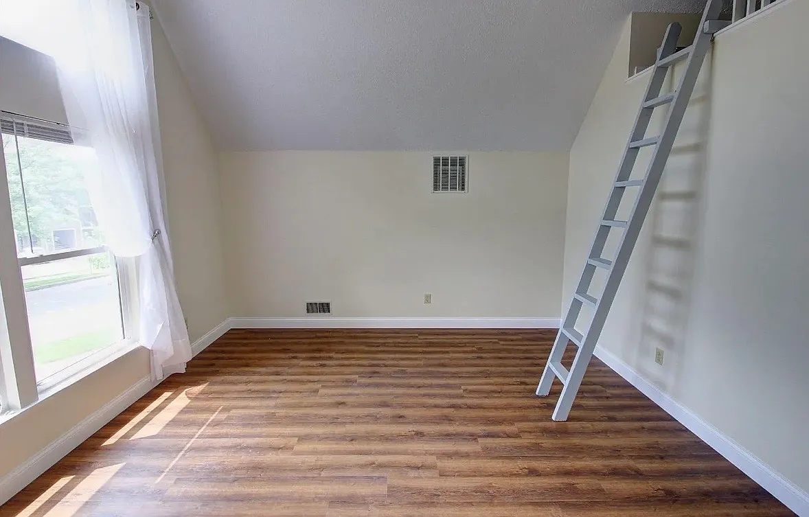 Building Photo - 3335 E Covenanter Dr