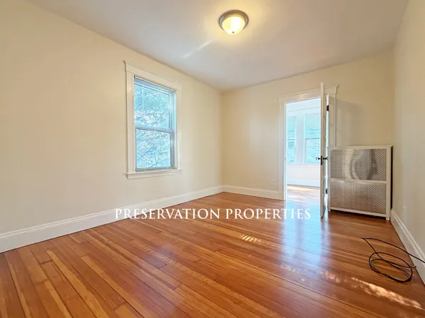 611 Washington St #A, Newton, MA 02458