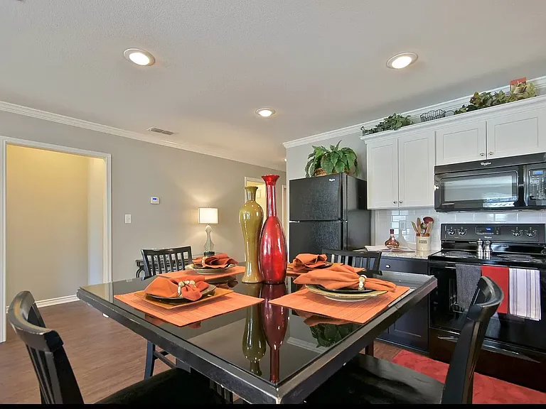 3980 Duchess Dr — Photo 3