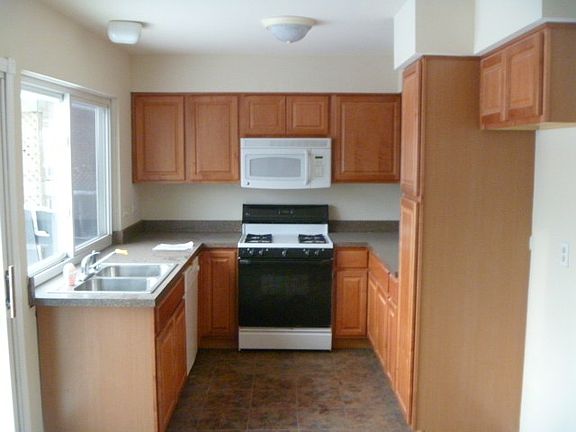4th image of 1945 Governors Ln