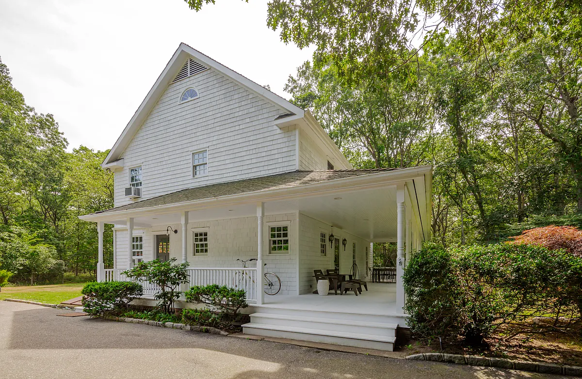 Building Photo - 283 Wainscott Harbor Rd