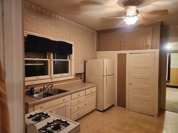 5th image of 415 SW 3rd St