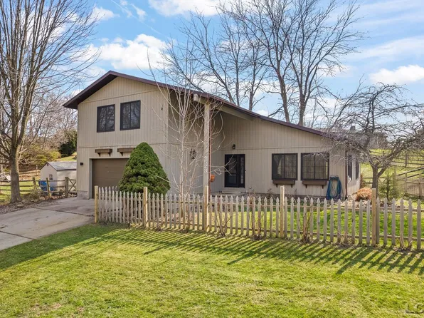4523 N Clubview Dr, Adrian, MI 49221