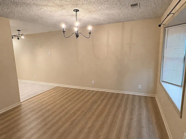 91 Versailles Ct — Photo 4