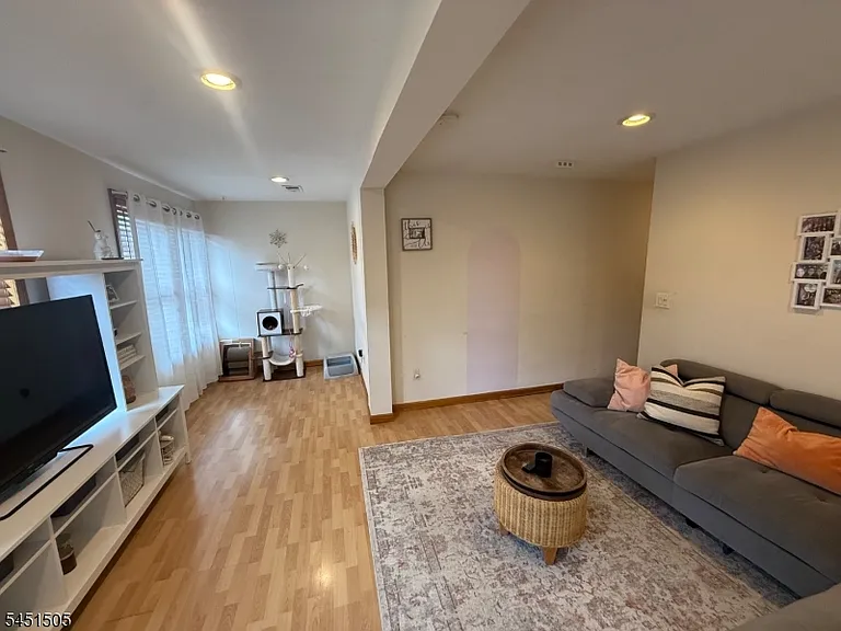 35 Ralph St — Photo 5