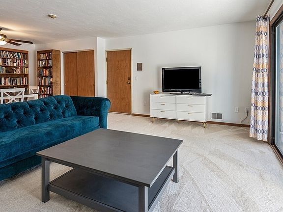 5th image of 340 Sunderland Rd Unit 28