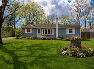 6 Longview Dr, East Quogue, NY 11942