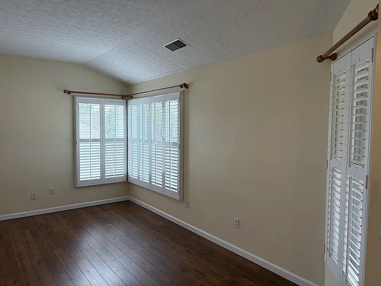 1324 Rosalind Dr — Photo 6